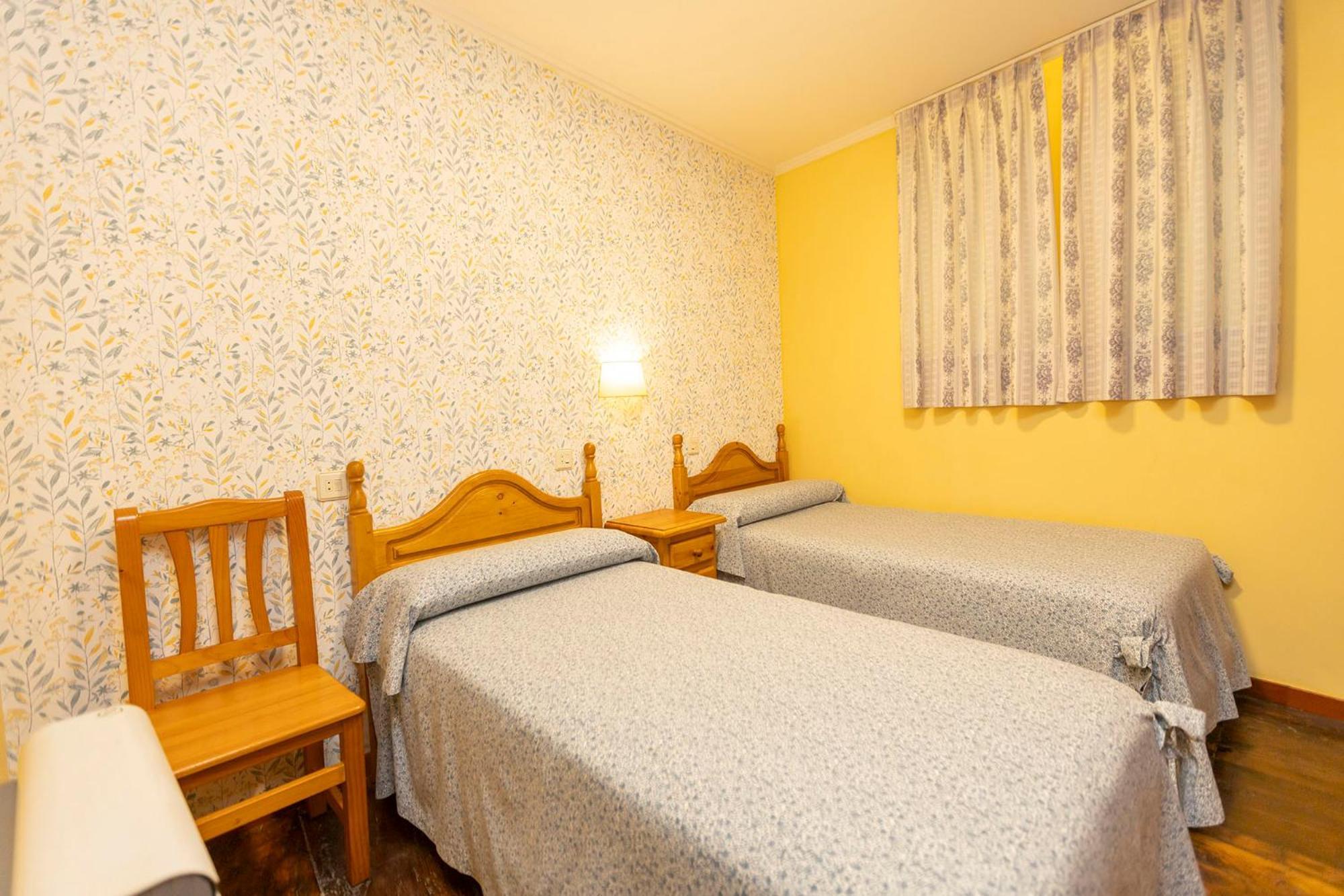 Escuder Apartamentos Turisticos Ribadeo Exterior photo